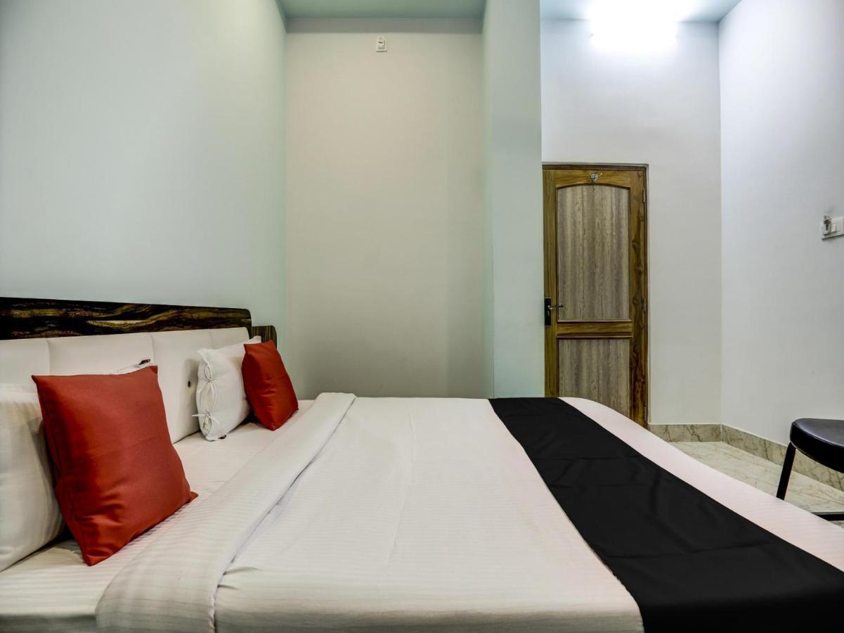 Capital O 72337 Hotel Konkan Tadka Bombay Eksteriør billede
